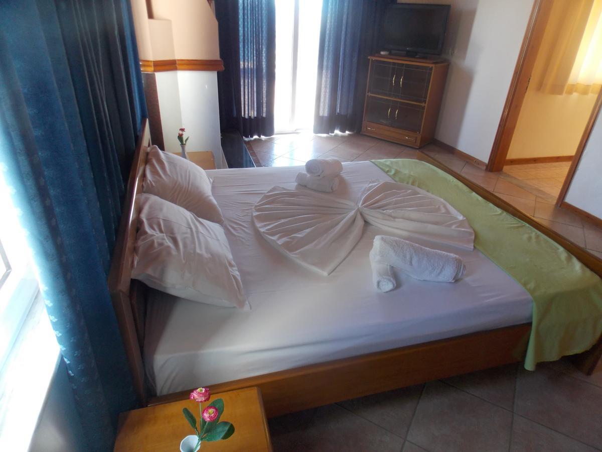 Hotel Dea Саранда Екстер'єр фото
