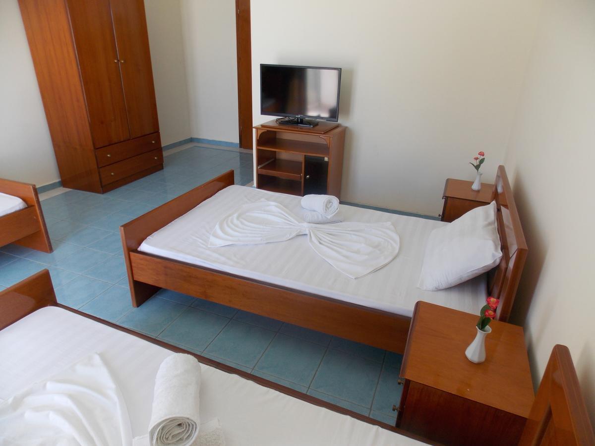 Hotel Dea Саранда Екстер'єр фото